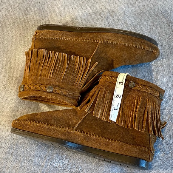 Minnetonka fringe boots - Picture 6 of 11